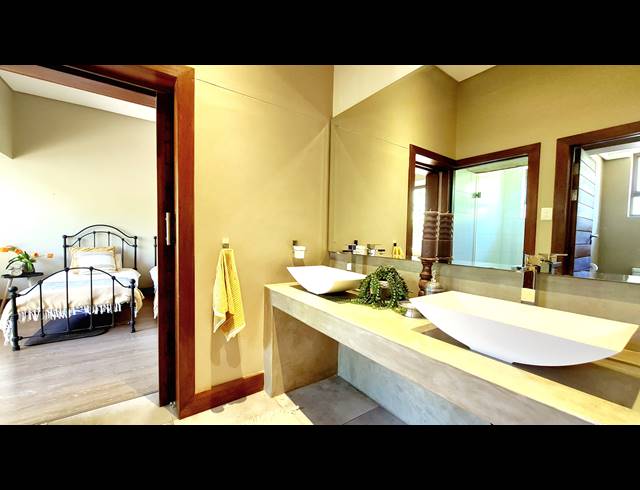 4 BEDROOM FREEHOLD FOR SALE IN SABLE HILLS